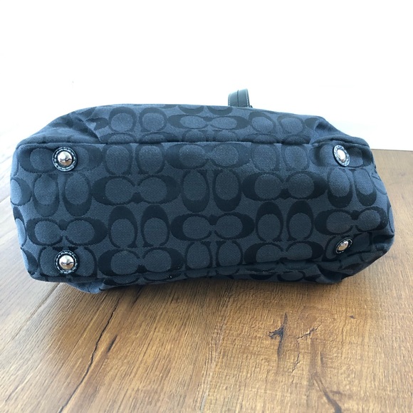 Coach shoulder bag in black signature logo - Picture 7 of 8